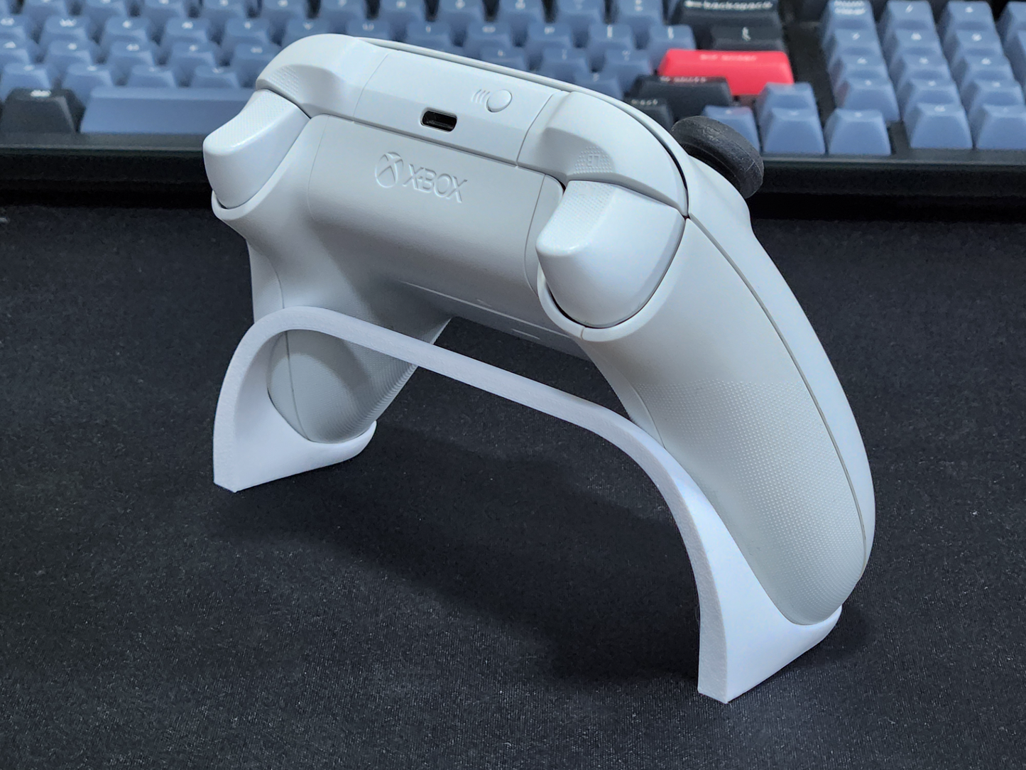 Minimalistic Invisible Controller Stand