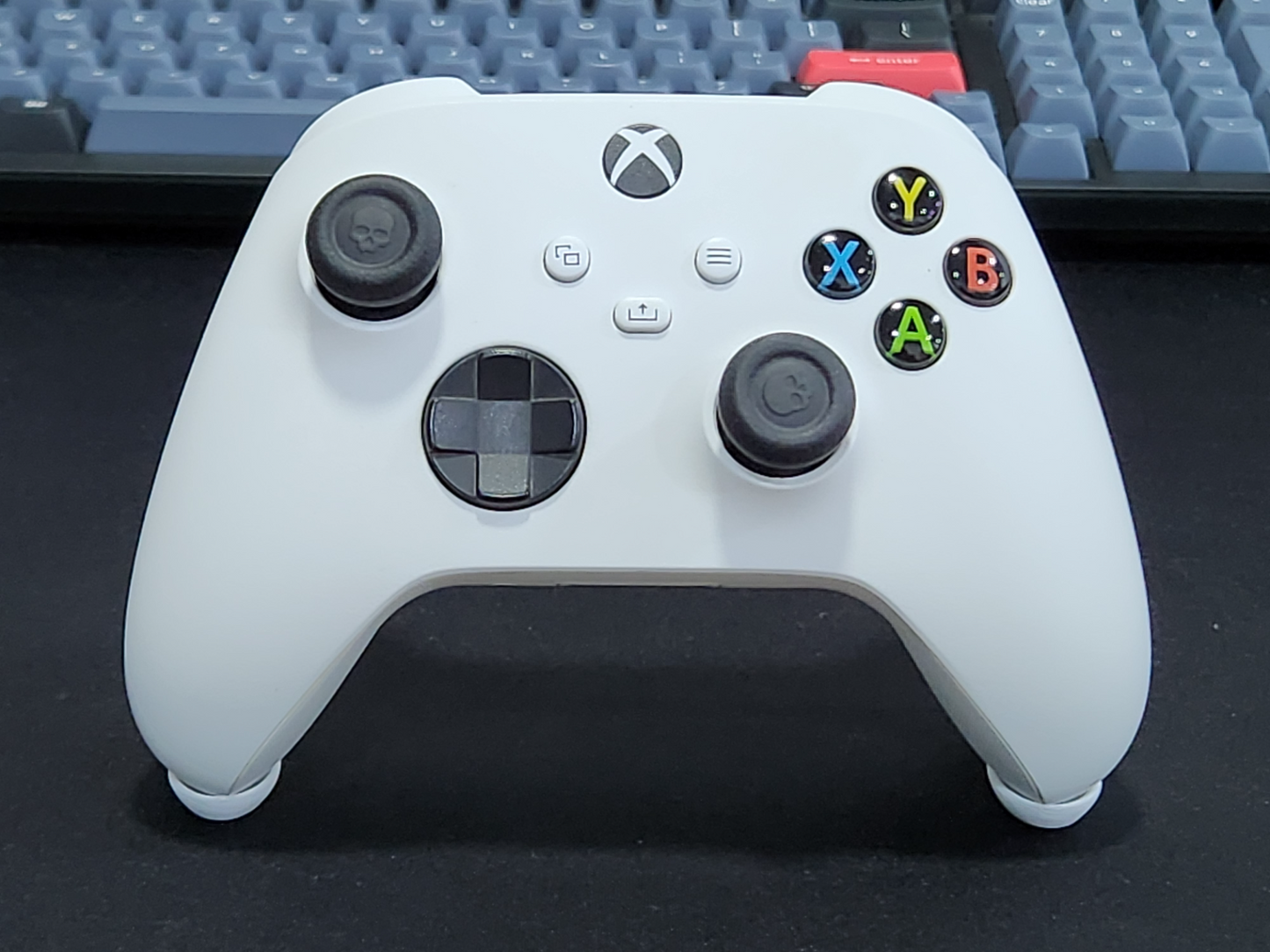 Minimalistic Invisible Controller Stand